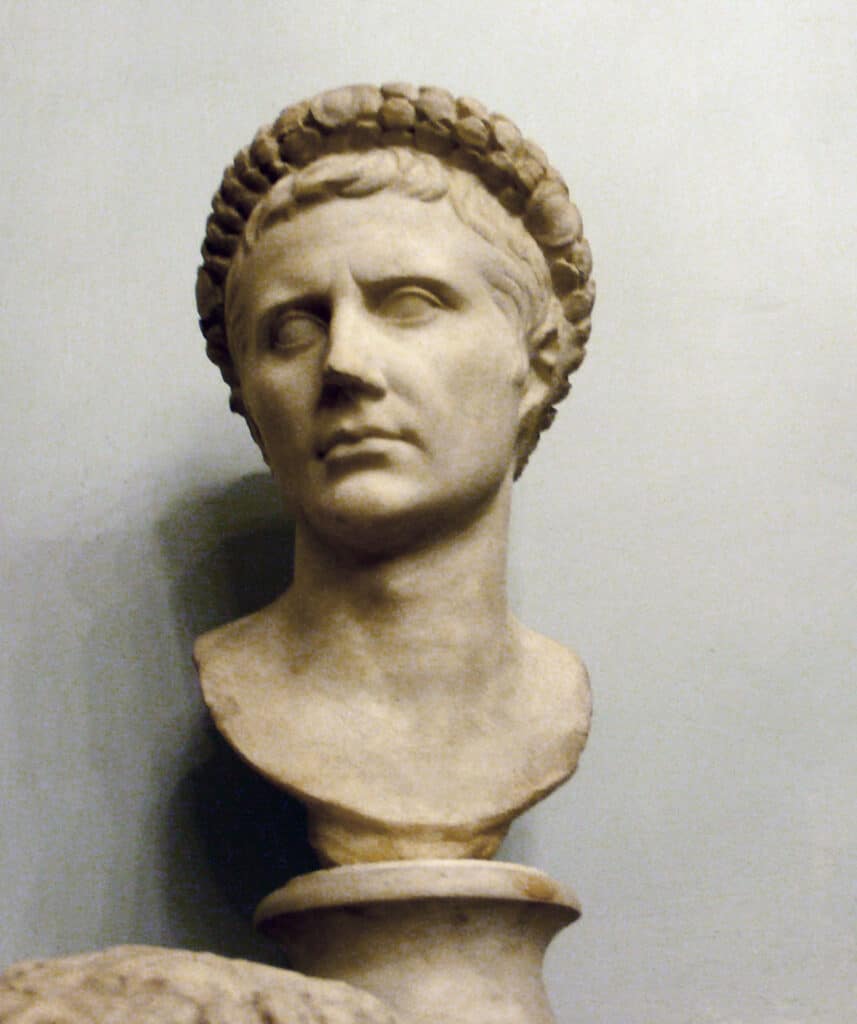 biografia de cual fue el primer emperador romano